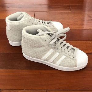Adidas Leather Weave Sneakers 👟 US5M/ US7 W